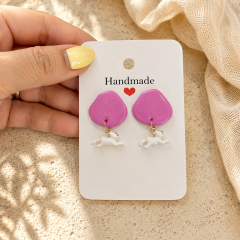 Pembe Kedi | Beyaz Kedi Figürlü Sallantılı Küpe