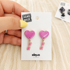 Kalpli Bakış | Pembe Gözlük Figürlü Sallantılı Küpe
