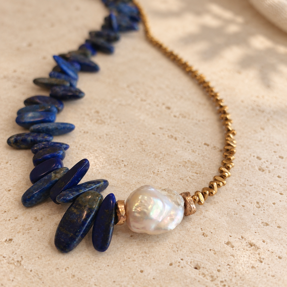 Lapis Lazuli & Barok İnci Kolye – Hematit Detaylı Doğal Taş Kolye